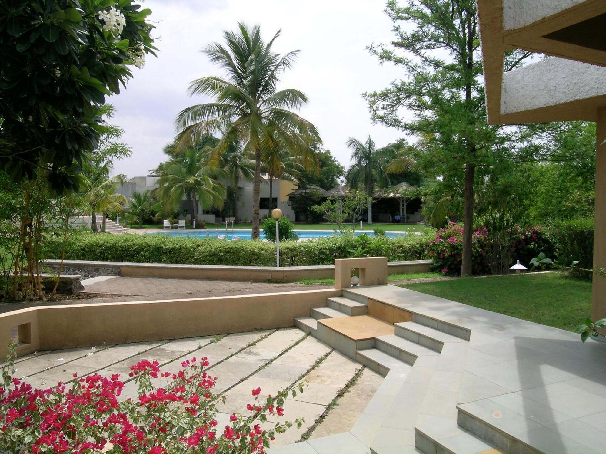 The Meadows Resort And Spa Аурангабад Экстерьер фото